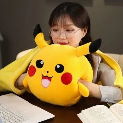 Pokémon Pikachu 3D Kuschelkissen 14 Pokémon Pikachu 3D Kuschelkissen -Pokémon Spielzeug Geschäft H8e754cb8911f4885ac052b58d584a430U