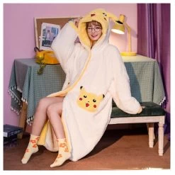 Pokemon Pikachu Kuscheliger Fleece Bademantel